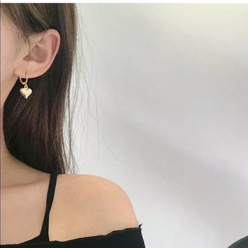 New ladies Gold plated heart dangle earnings - Picture 4 of 6
